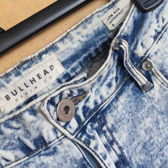 🌊 Bullhead Acid Wash custom cutoff shorts - mid thigh - Picture 4 of 6